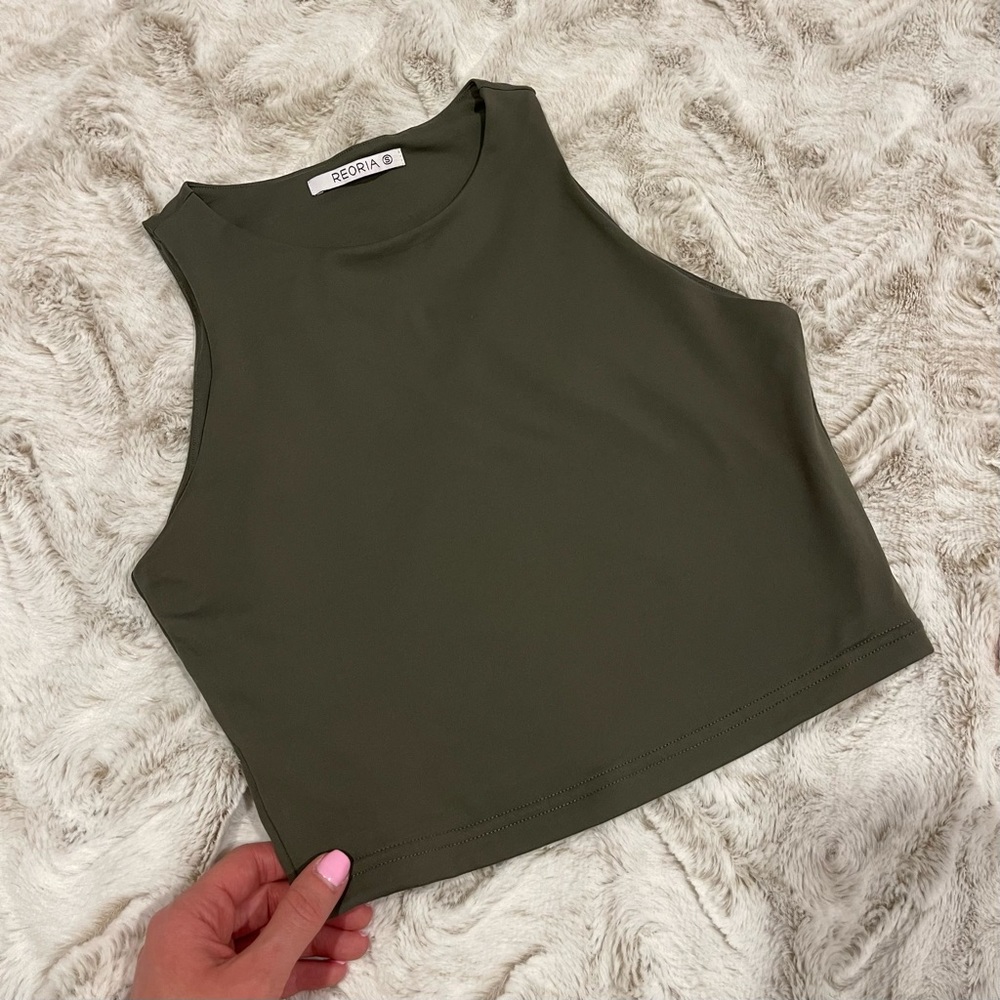 Olive Green Crop Tank Top 🦋 TikTok Fave from Amazon 🦋 Size Small!